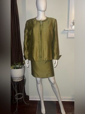 Kasper Olive Green Two-Piece Skirt Set with Frayed Trim